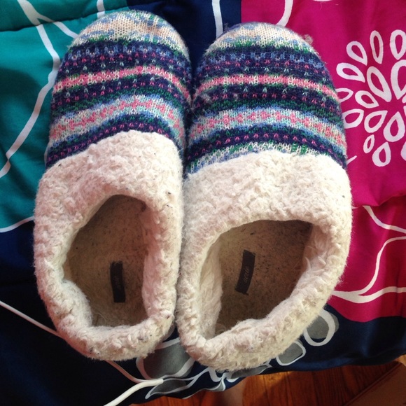aerie Shoes Fuzzy Aerie Slippers Poshmark