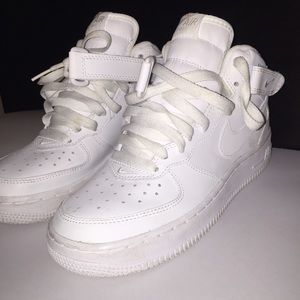 NIKE AIR FORCE 1 MID