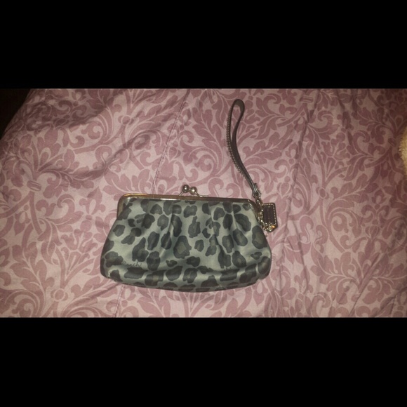 Coach clutch leopard