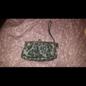 Coach clutch leopard