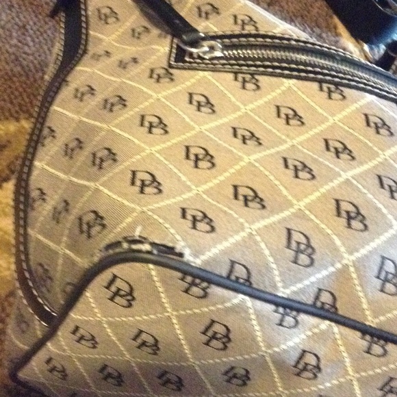 Authentic Dooney & Burke handbag - Picture 2 of 4