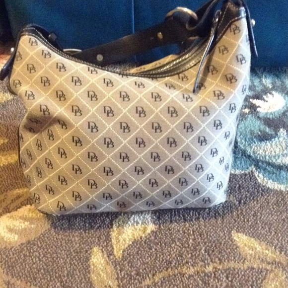 Authentic Dooney & Burke handbag - Picture 3 of 4