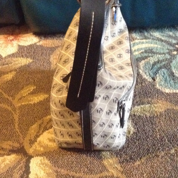 Authentic Dooney & Burke handbag - Picture 4 of 4
