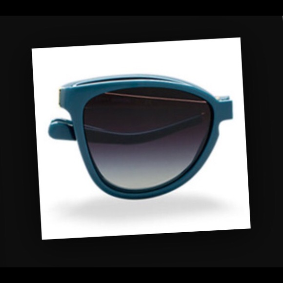 Tory Burch Foldable Sunglasses - Picture 2 of 4