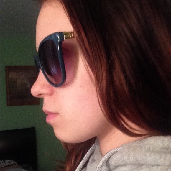 Tory Burch Foldable Sunglasses - Picture 3 of 4