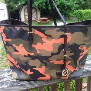 Michael kors camo purse