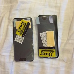 2 iPhone 6 screen protectors
