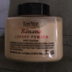 Ben Nye banana powder *ON HOLD