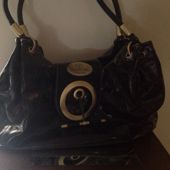 Black patten leather bag