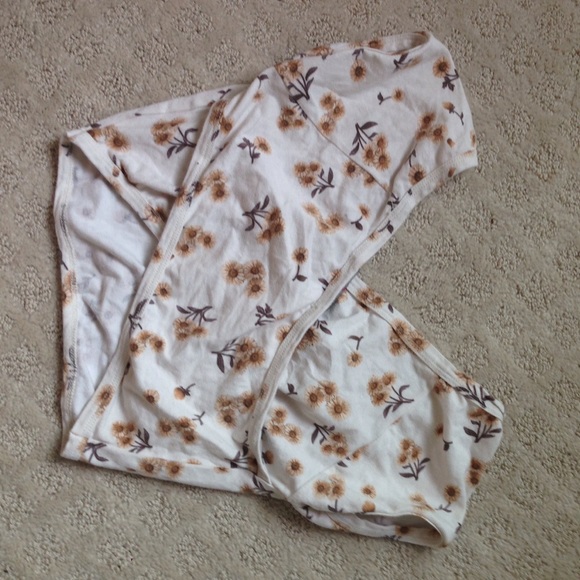 Brandy Melville x-back crop top - Picture 2 of 2