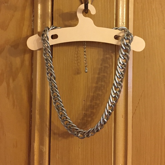 Silver collar necklace