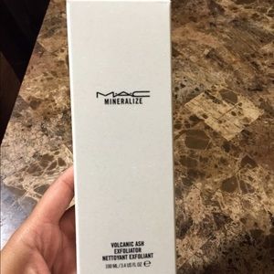 Mac Volcanic ash exfoliator!!