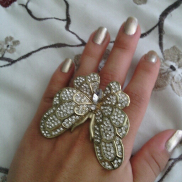 Butterfly ring cute! - Picture 1 of 2