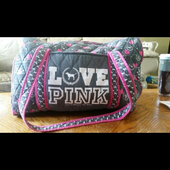 Perfect!!!Larg victoria secret duffel bag