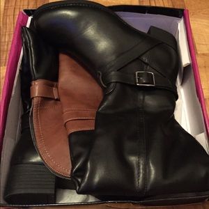 Woman size 9 boots never worn
