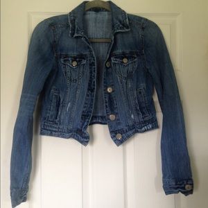 SOLD ❌! AE distressed denim jacket