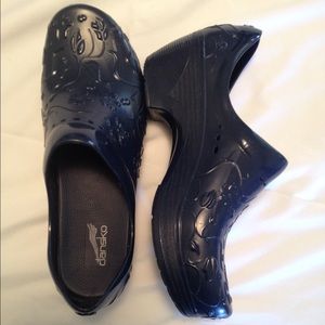 Dansko rubber navy blue clogs
