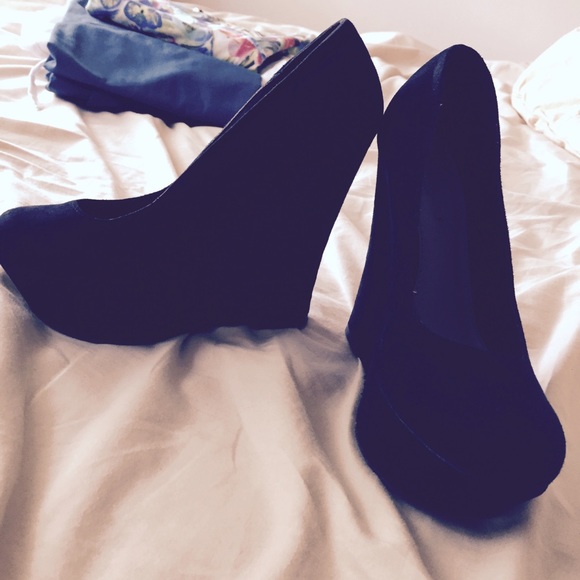 Black Wedges