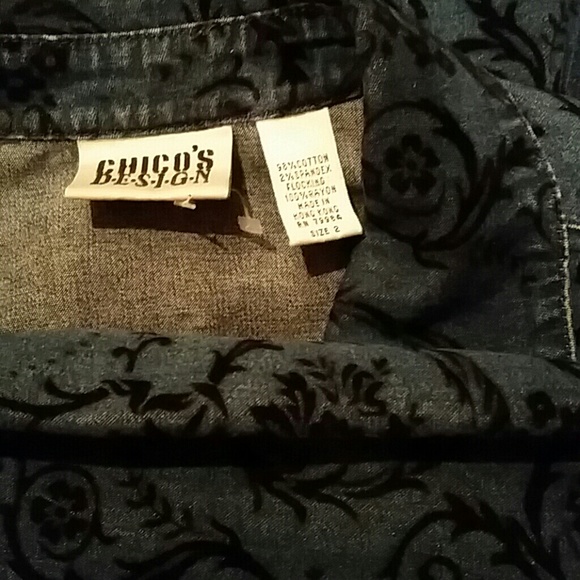 SOLD. CHICO ' S denim jacket size 2 - Picture 4 of 4