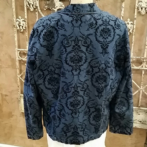 SOLD. CHICO ' S denim jacket size 2 - Picture 3 of 4