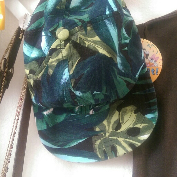Tropical print snap back