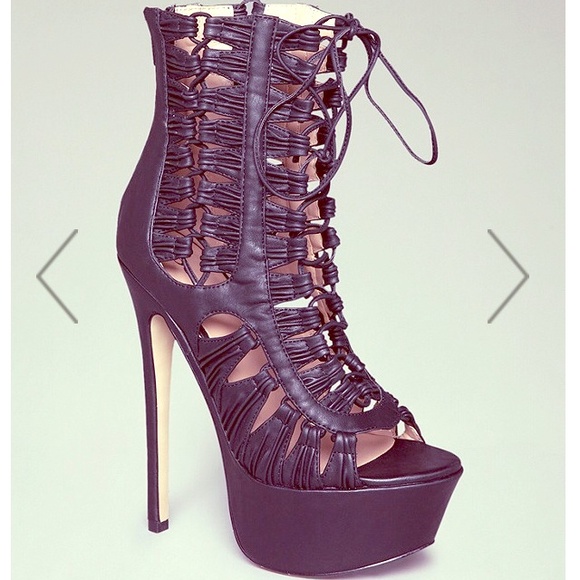 Bebe
Brown Aldea Knotted Open Booties size 6