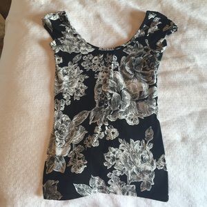 Black and white floral Tshirt