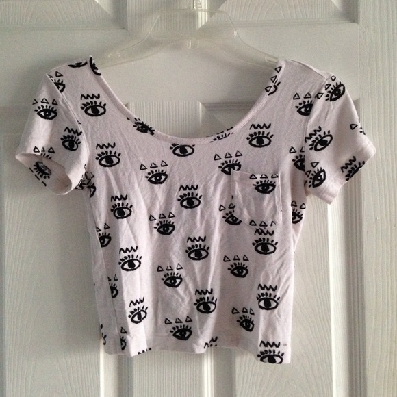 🌸Nollie🌸 seeing eye crop top