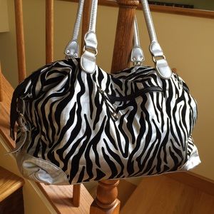 Zebra zip divider bag