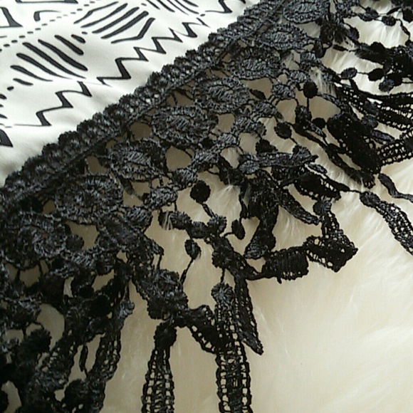 NWOT Fringe Cropped Top - Picture 3 of 3