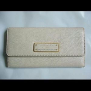 NWOT Marc Jacobs Too Hot To Handle Long Trifold