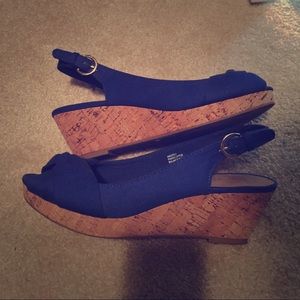 Nine West cork low wedges