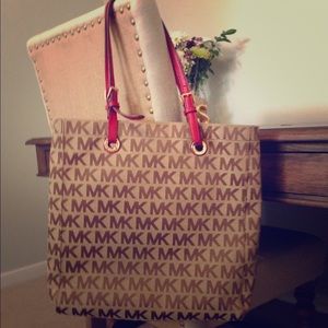Micheal Kors Tote! ❤️