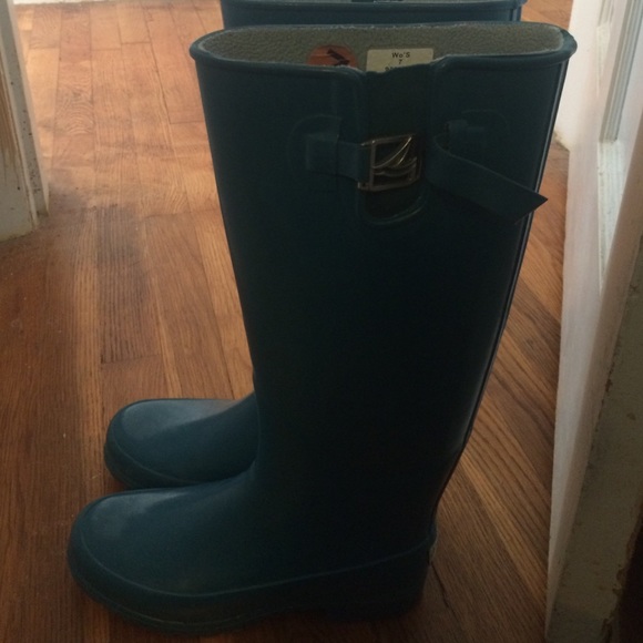 Sperry top-sides rain boots!