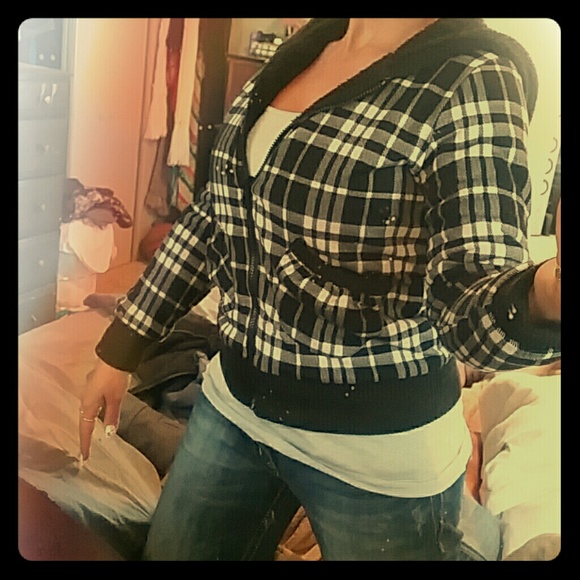 Blk/wht plaid jacket.