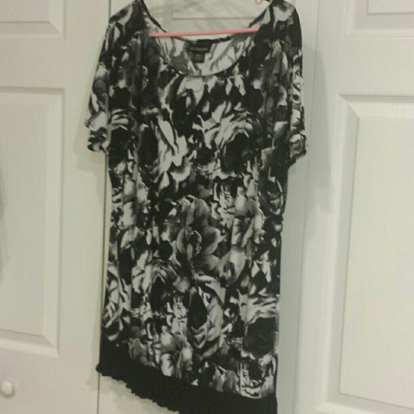 Beautiful black and white floral pattern. 18/20