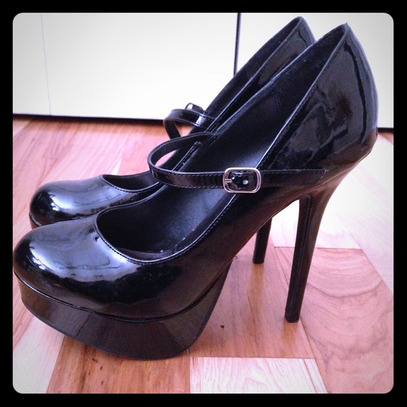 Black patent leather platform Mary Jane heel