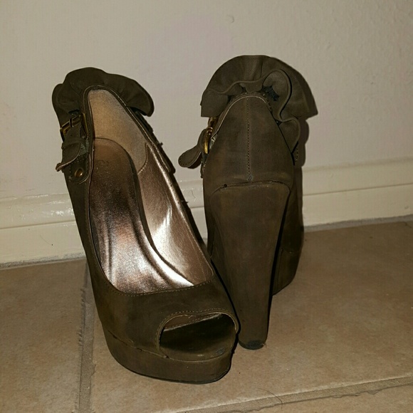 forest green wedges