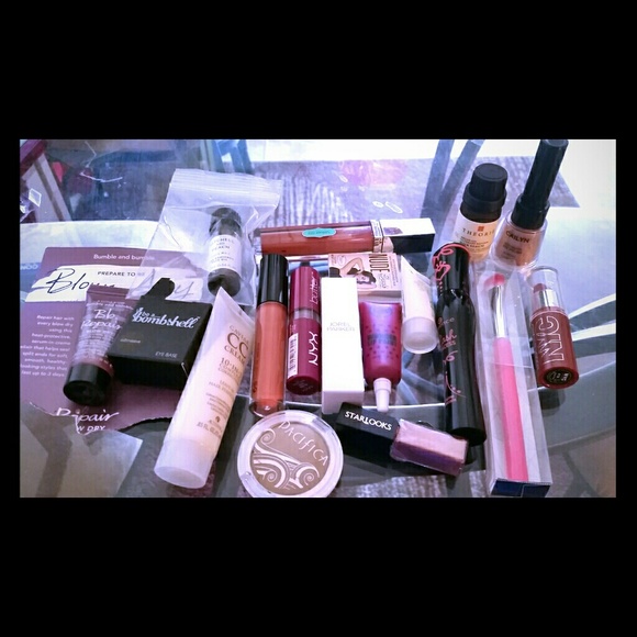 Ipsy lot with bags