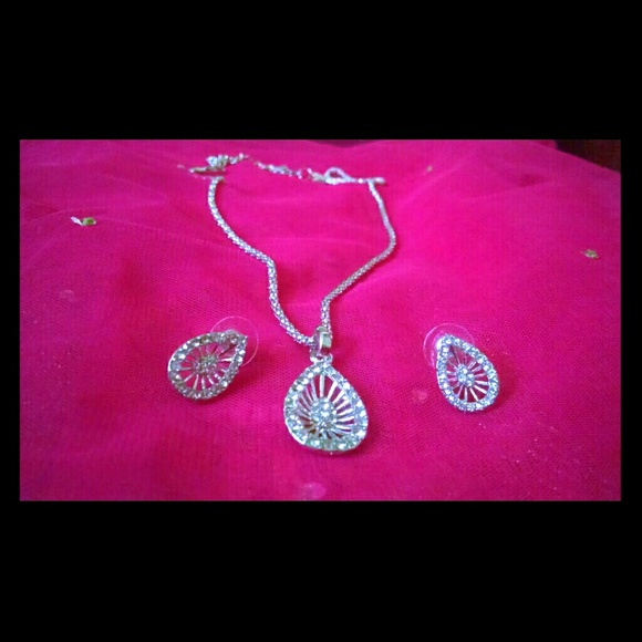 💎😘Silver Cristal pendant necklace set