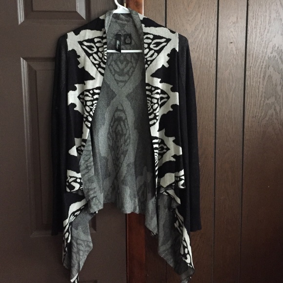 Tribal coverup / sweater