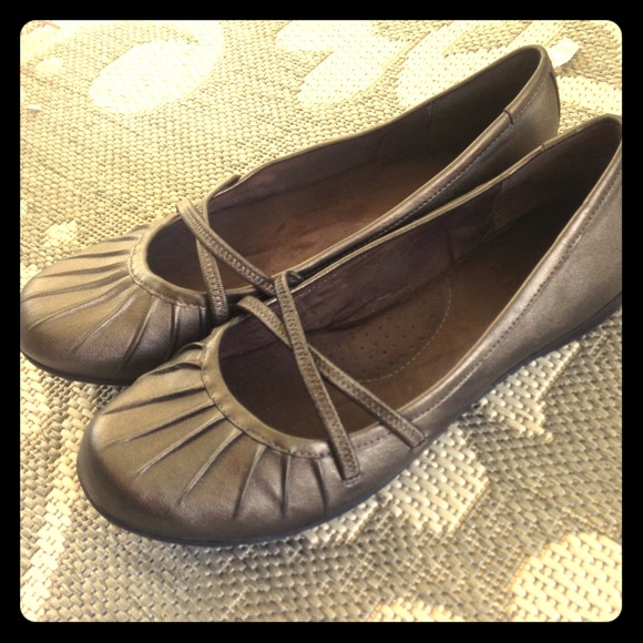 Kim Rogers Shoes - SALE! MISMATCHED Pewter or gray flats