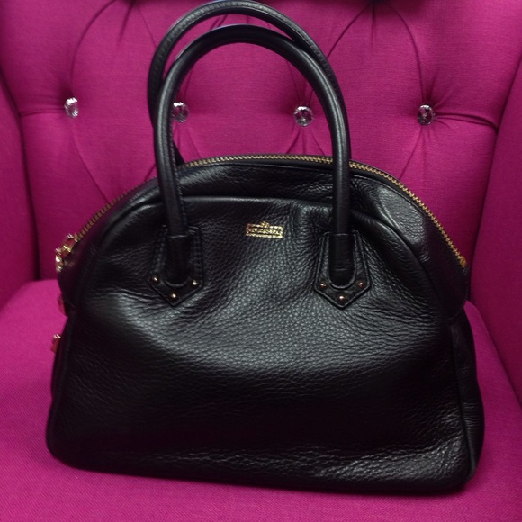 🎉🎉sold🎉🎉Henri Bendel black leather bowler bag