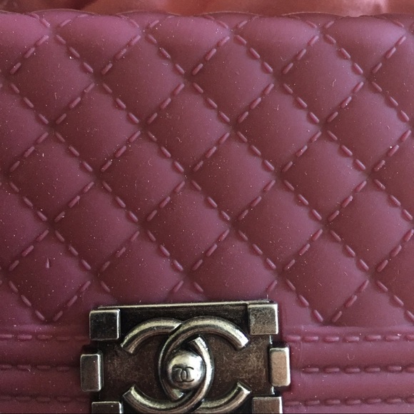 Chanel boy bag-like iPhone 5/5S case in RED
