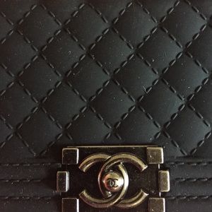 Chanel boy bag-like iPhone 5/5S case in black!
