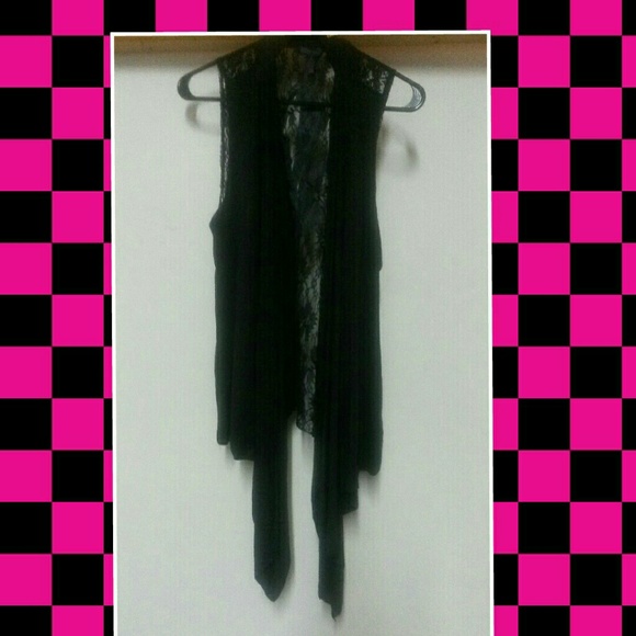 SOLD! Brand new Dereon sleeveless top