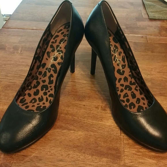 Jessica Simpson "Shirley" leather pumps - Picture 1 of 3