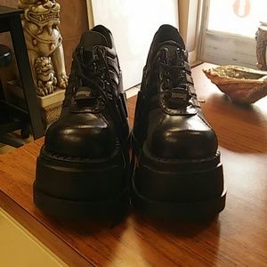 Demonia platform sneakers size 6