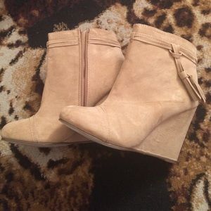Nude wedges