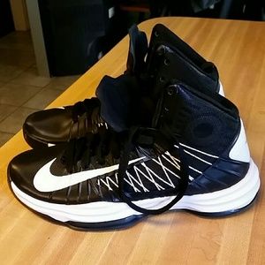 Nike Lunarlon Womens Basketball Shoes